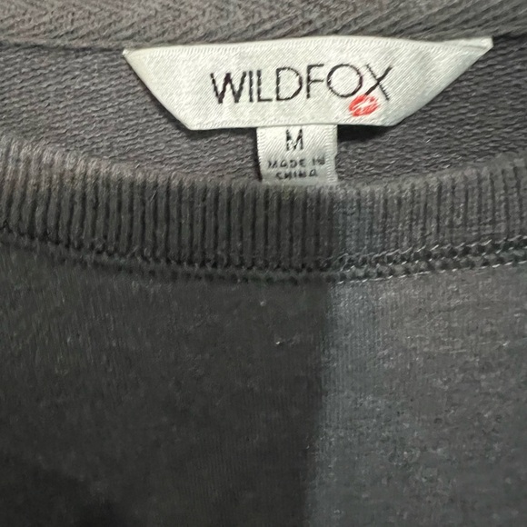 Women’s Wild Fox Sweatshirt medium - Picture 4 of 4